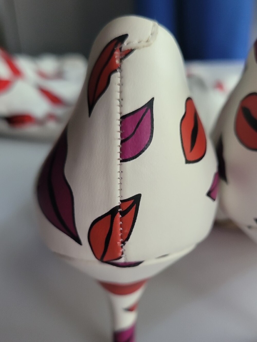 INC International Concepts White with Red Lip Print Heel Shoes 8.5 - Picture 13 of 14